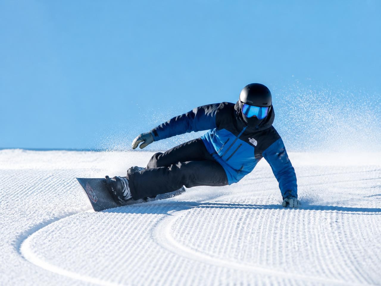 Low-stance heel-side carve with high edge angle